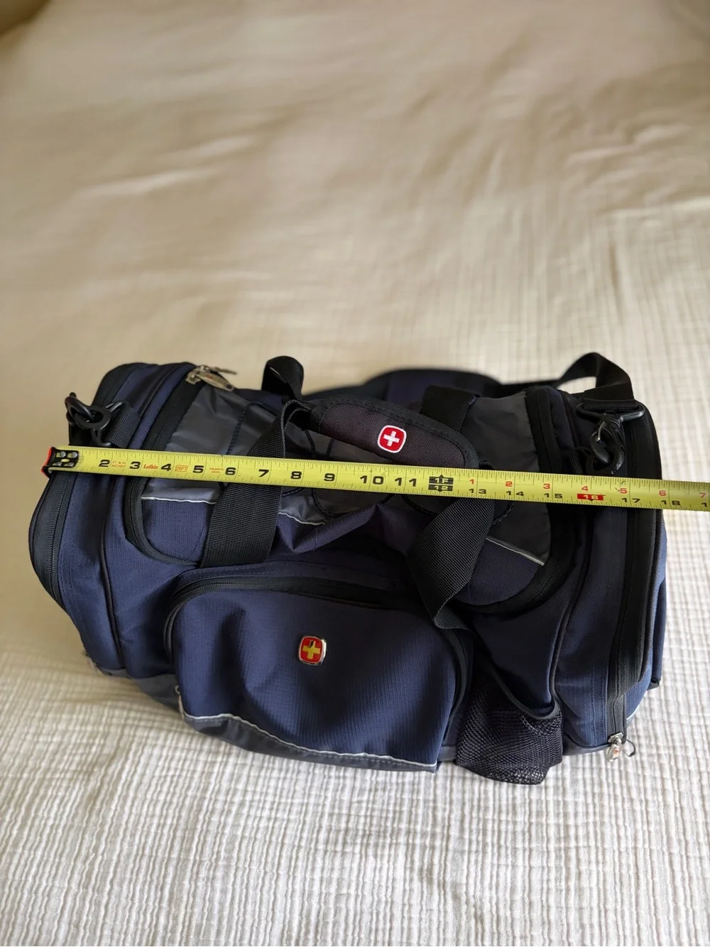 SwissGear spacious duffel